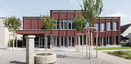 Schulhaus Zopf in Staufen. Ein wunderschöner Holz-Elementbau.