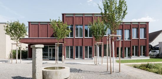 Schulhaus Zopf in Staufen. Ein wunderschöner Holz-Elementbau.